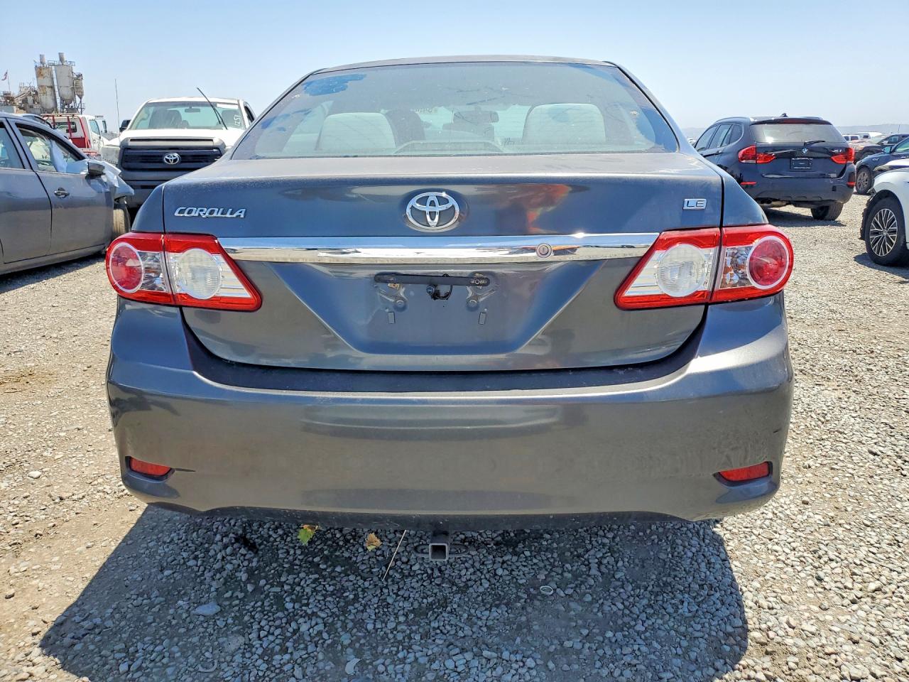 2013 TOYOTA COROLLA LE photo 11