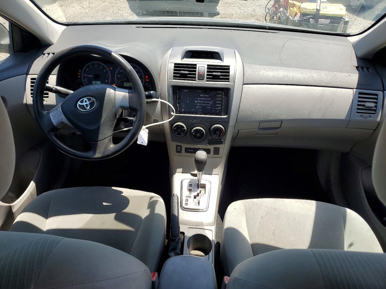 2013 TOYOTA COROLLA LE photo 15