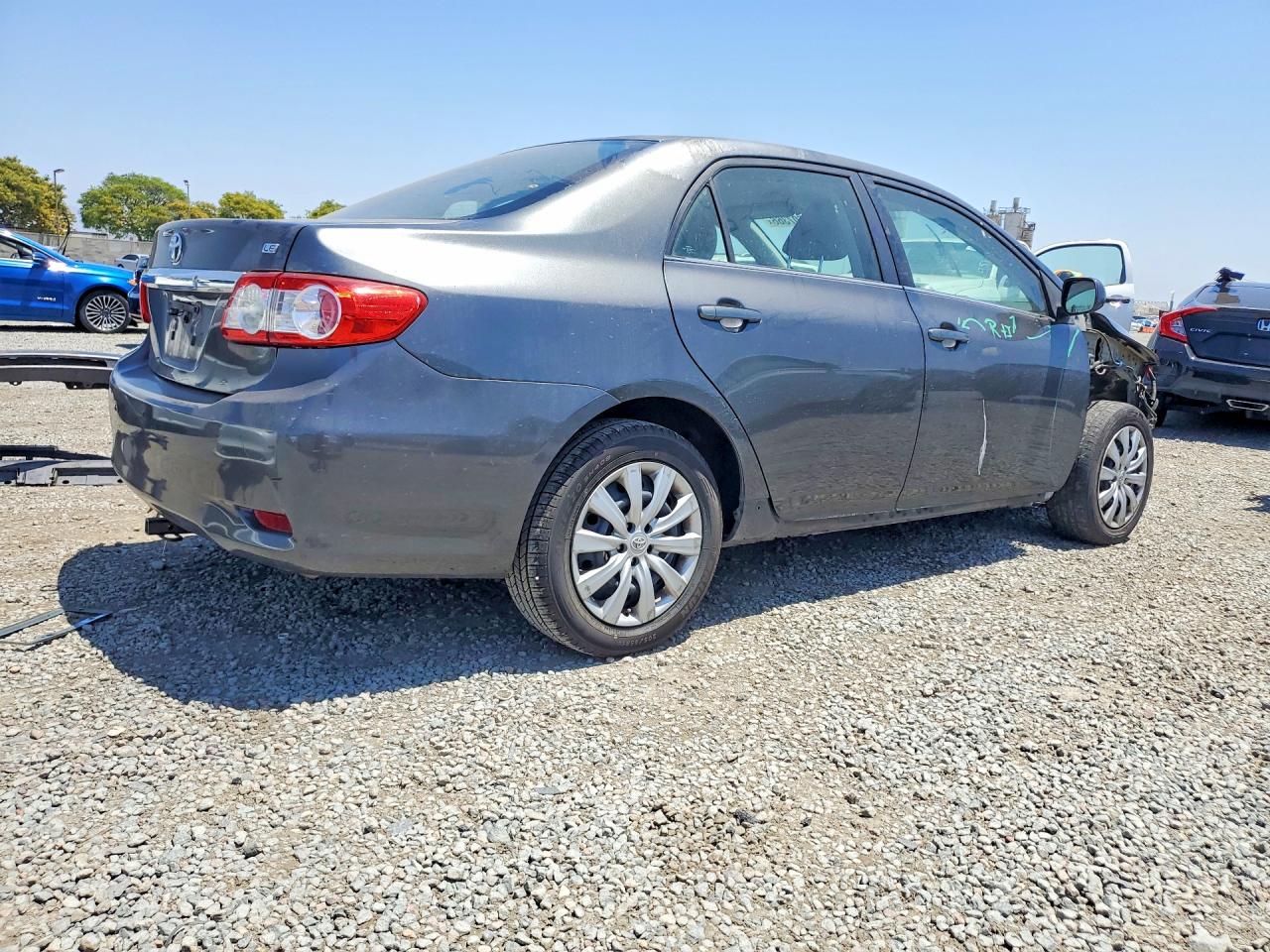 2013 TOYOTA COROLLA LE photo 5