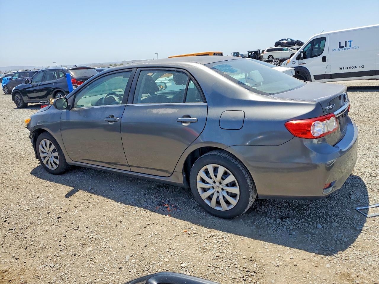 2013 TOYOTA COROLLA LE photo 3