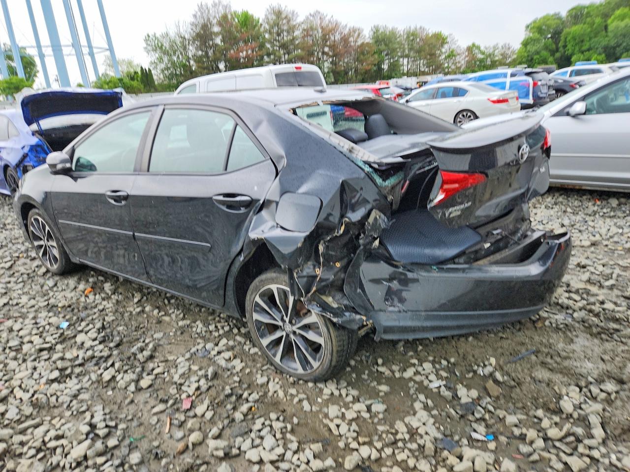 2017 TOYOTA COROLLA SE photo 4