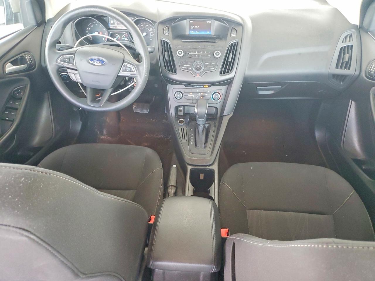 2017 FORD FOCUS SE photo 15