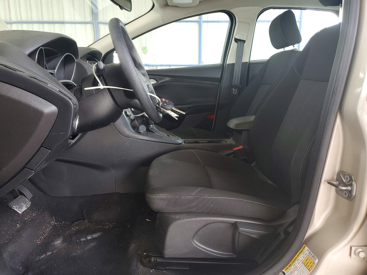 2017 FORD FOCUS SE photo 13