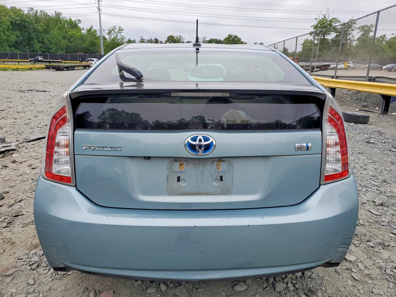 2015 TOYOTA PRIUS THREE photo 11