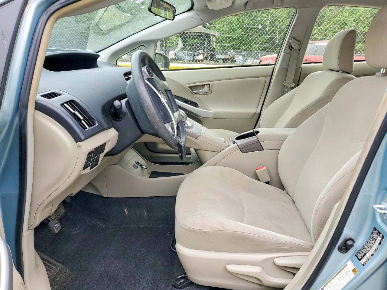 2015 TOYOTA PRIUS THREE photo 13