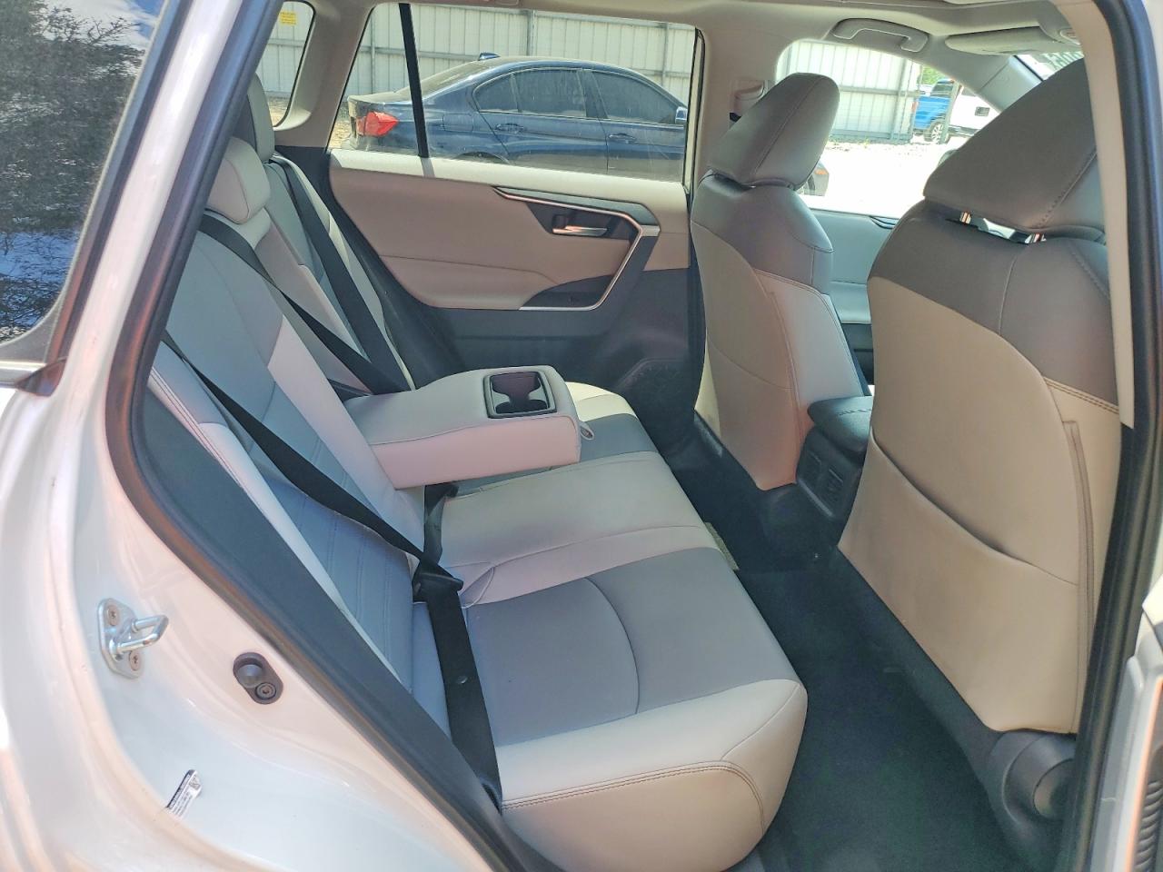 2019 TOYOTA RAV4 XLE PREMIUM photo 28