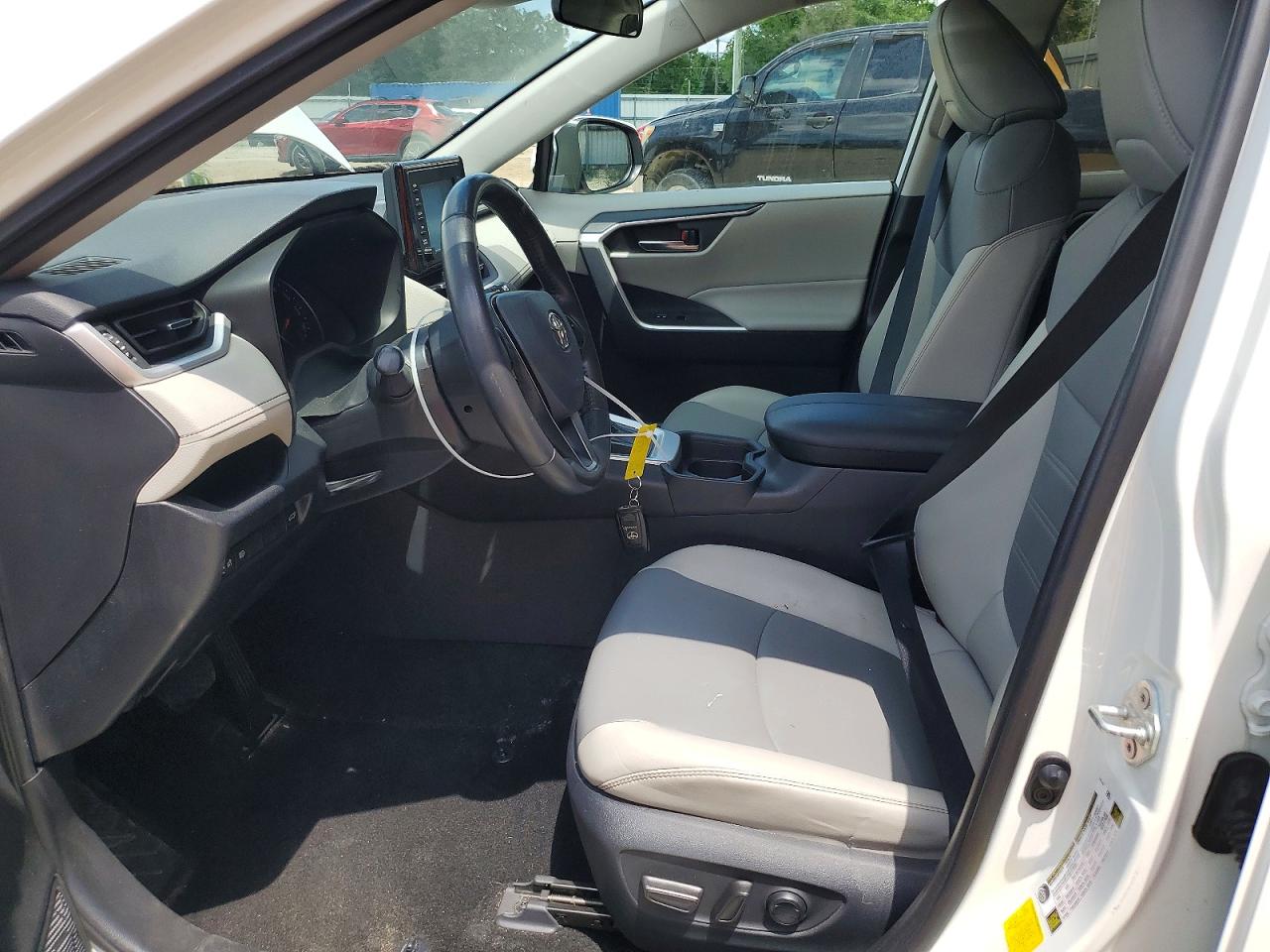 2019 TOYOTA RAV4 XLE PREMIUM photo 19