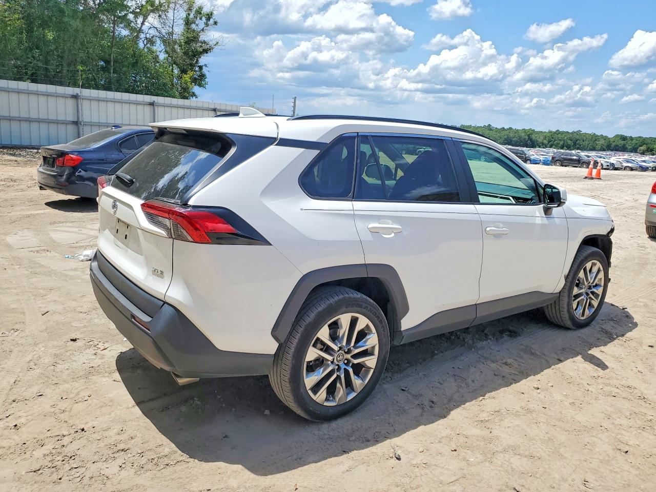 2019 TOYOTA RAV4 XLE PREMIUM photo 7