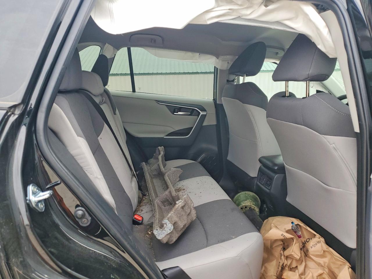 2025 TOYOTA RAV4 XLE photo 21