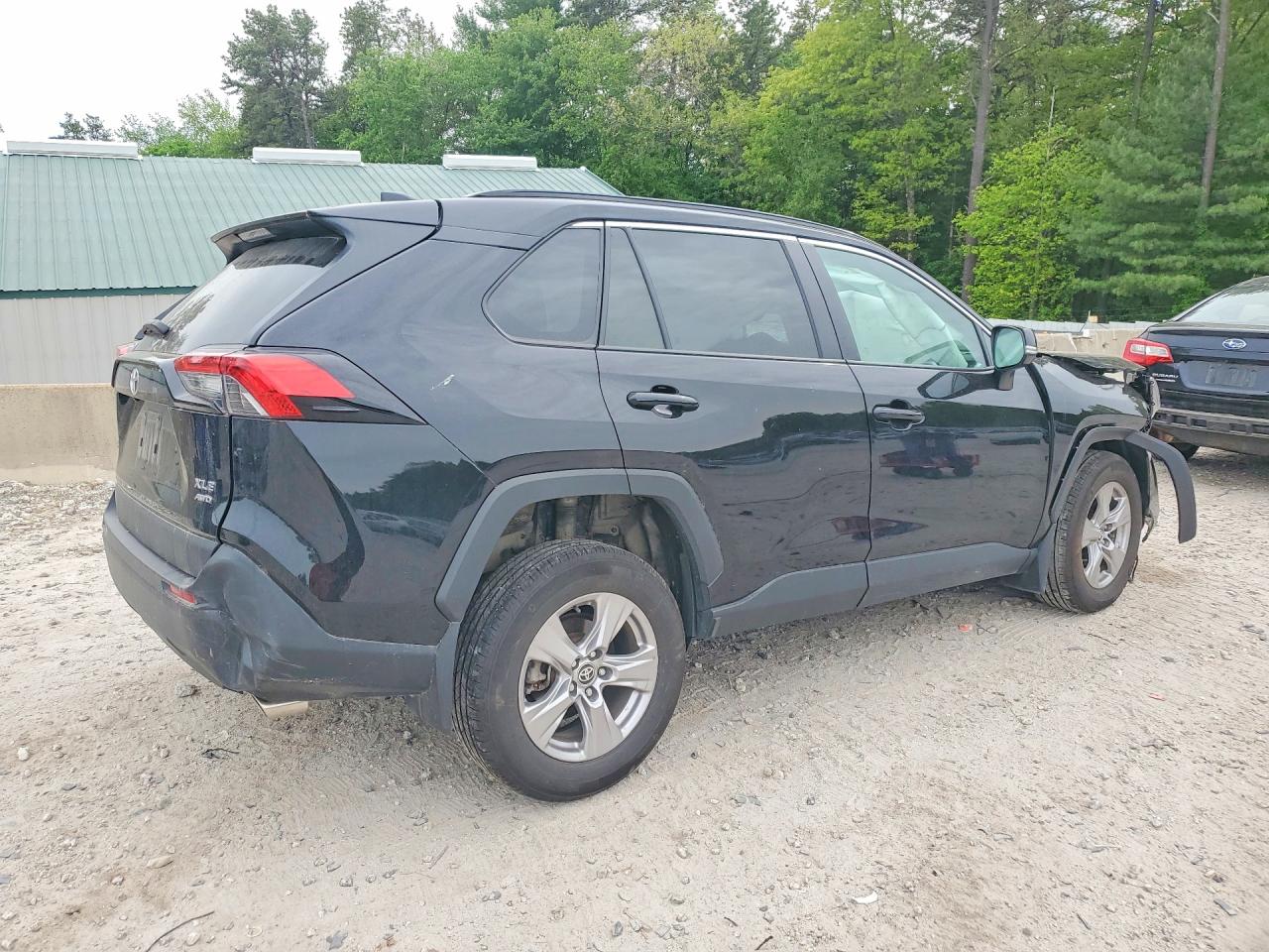 2025 TOYOTA RAV4 XLE photo 5
