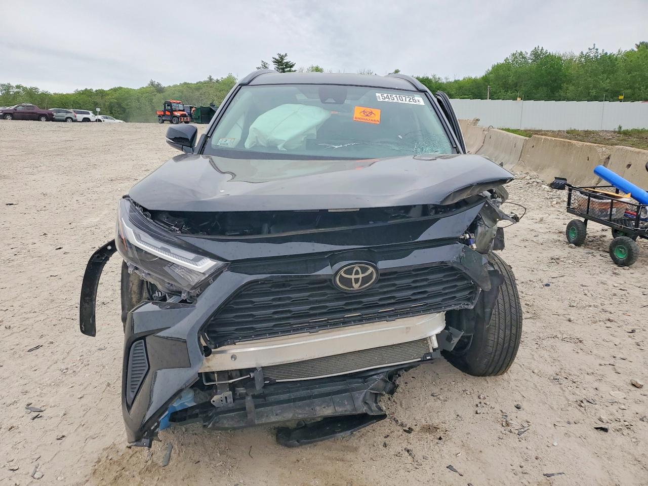 2025 TOYOTA RAV4 XLE photo 9