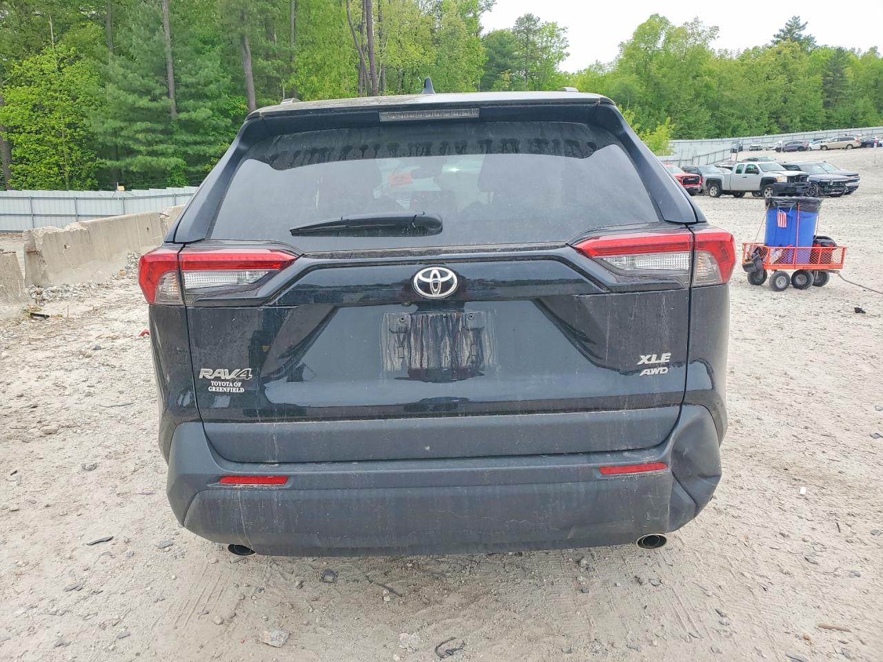 2025 TOYOTA RAV4 XLE photo 11