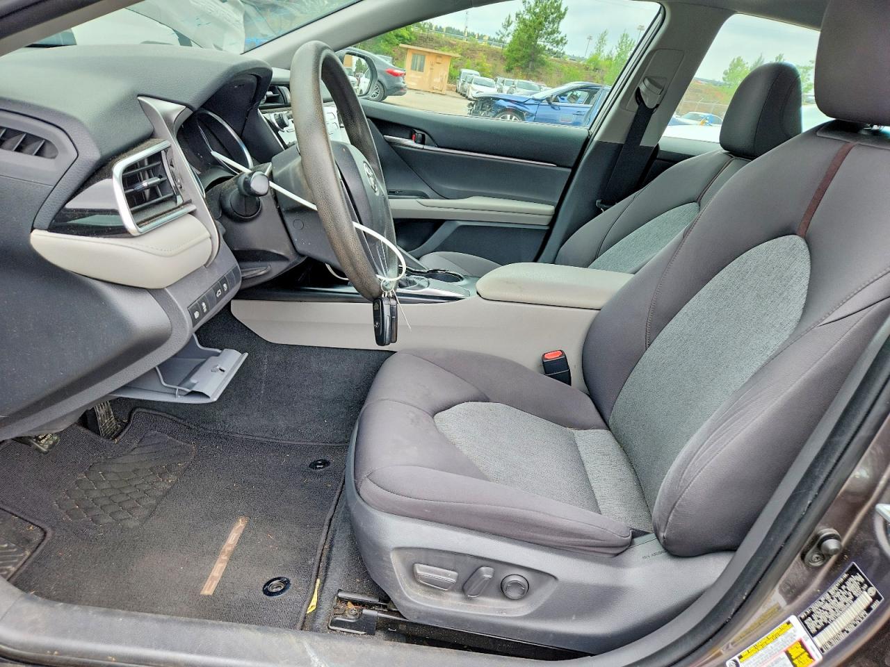 2018 TOYOTA CAMRY LE photo 13