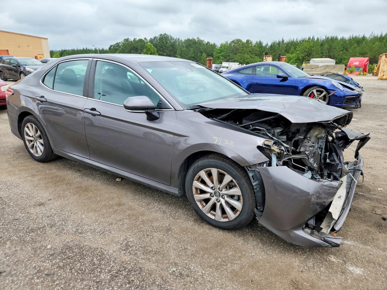 2018 TOYOTA CAMRY LE photo 7