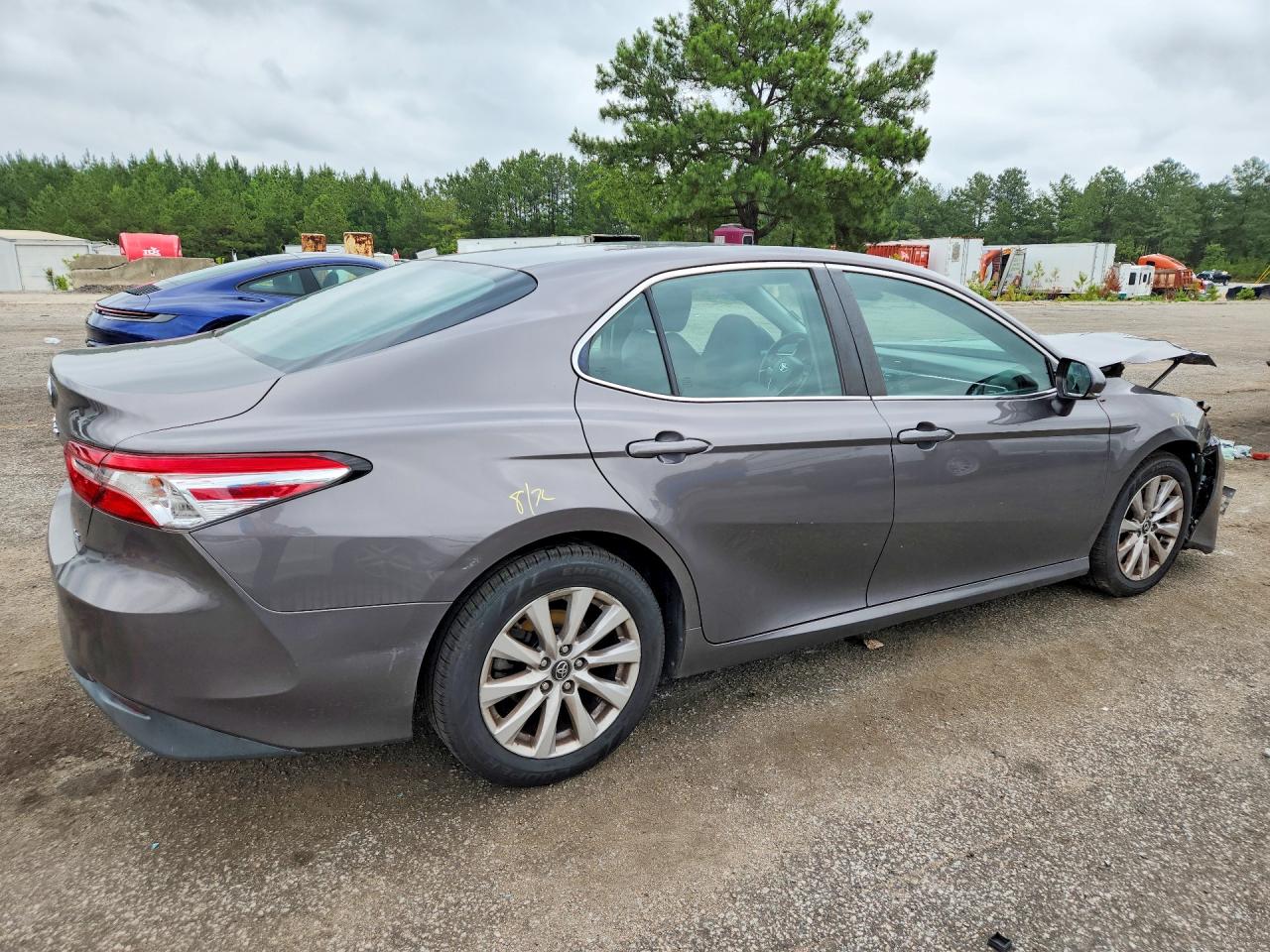 2018 TOYOTA CAMRY LE photo 5
