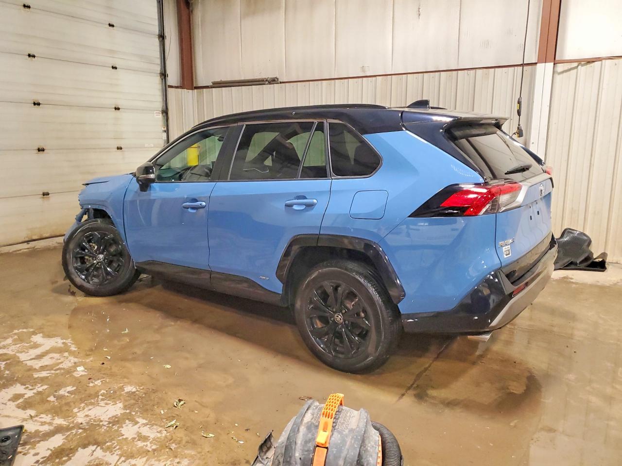 2022 TOYOTA RAV4 XSE photo 2