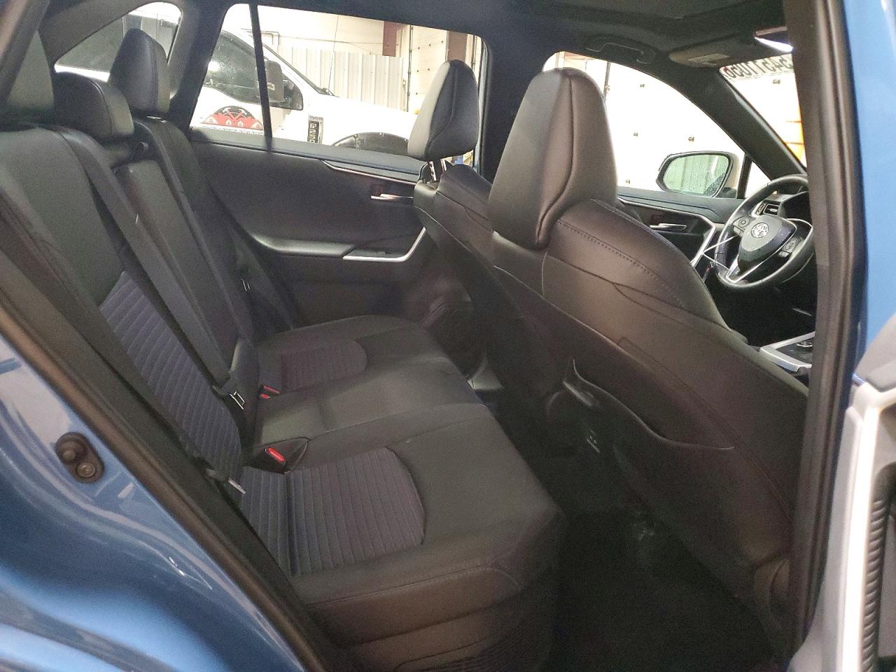 2022 TOYOTA RAV4 XSE photo 11