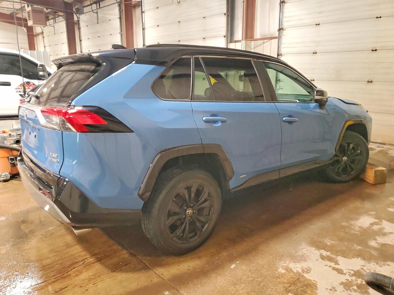 2022 TOYOTA RAV4 XSE photo 3