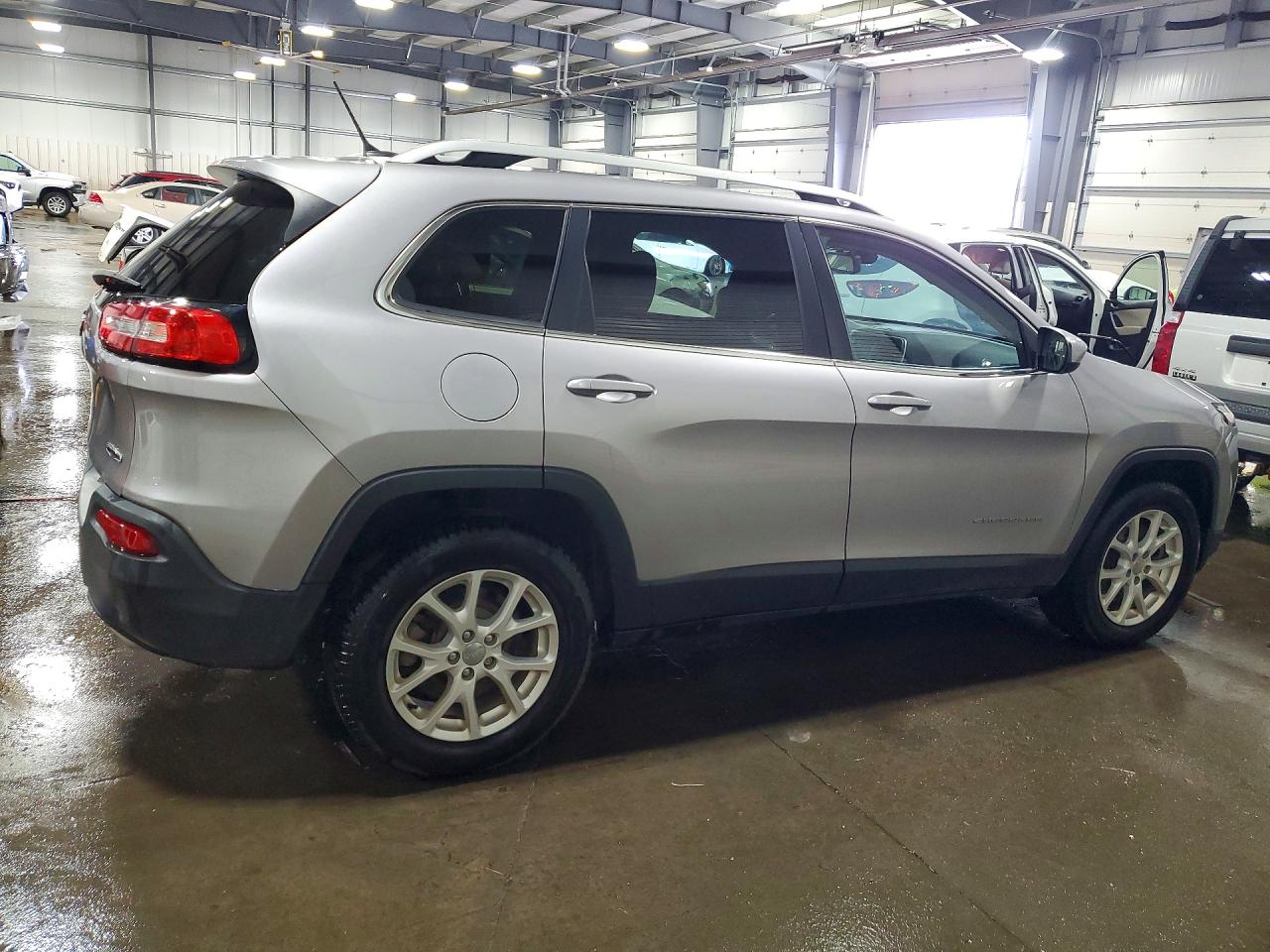 2017 JEEP CHEROKEE LATITUDE photo 5