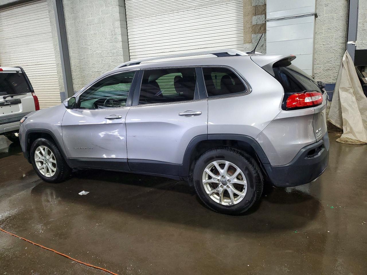 2017 JEEP CHEROKEE LATITUDE photo 3