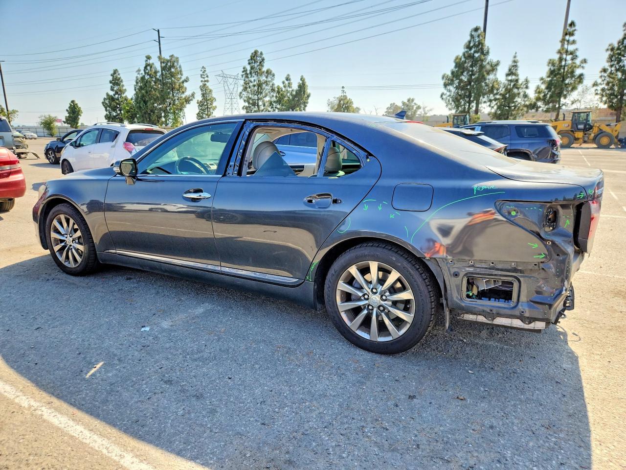 2010 LEXUS LS 460 photo 3