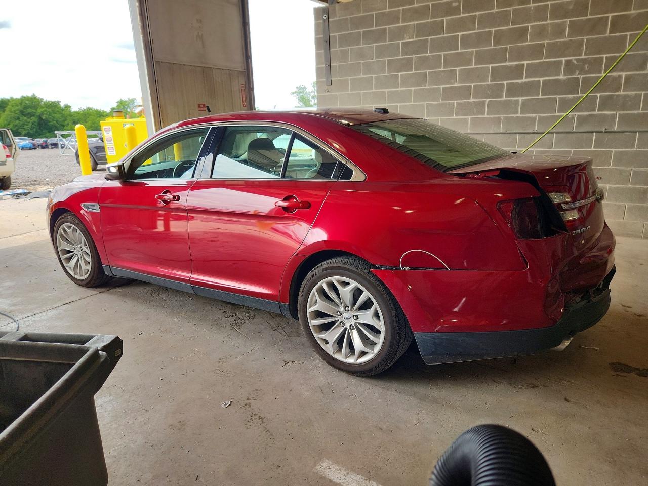 2015 FORD TAURUS LIMITED photo 4