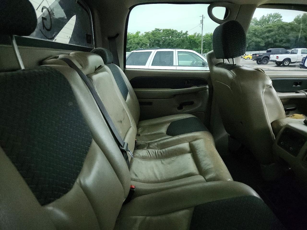 2004 CHEVROLET AVALANCHE K1500 photo 28