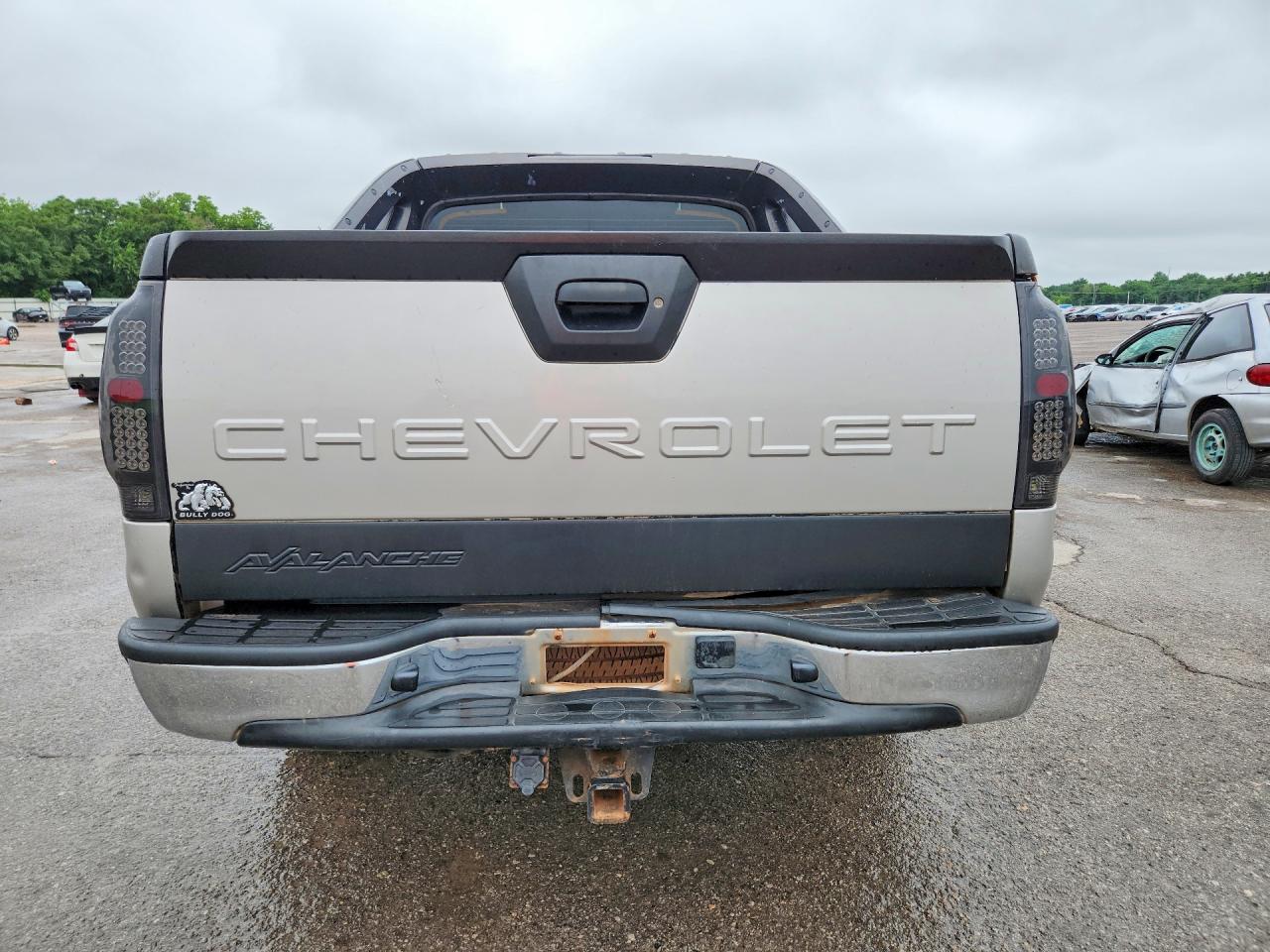 2004 CHEVROLET AVALANCHE K1500 photo 16