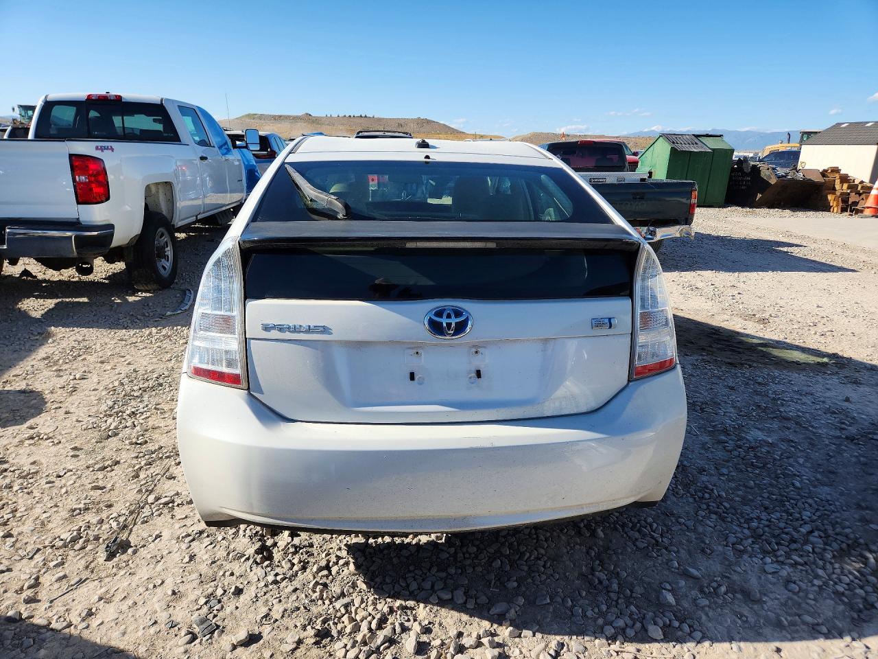 2011 TOYOTA PRIUS TWO photo 16