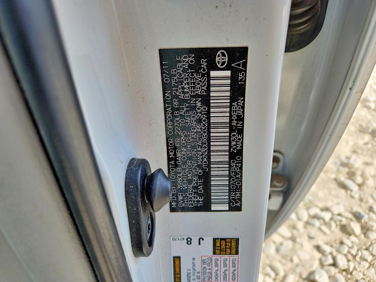 2011 TOYOTA PRIUS TWO photo 37