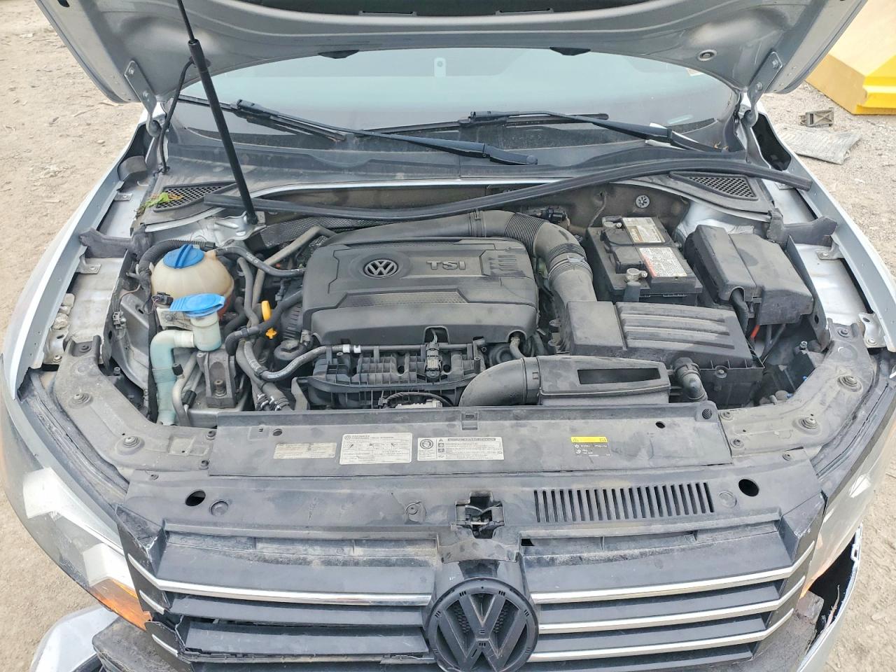 2015 VOLKSWAGEN PASSAT S photo 21