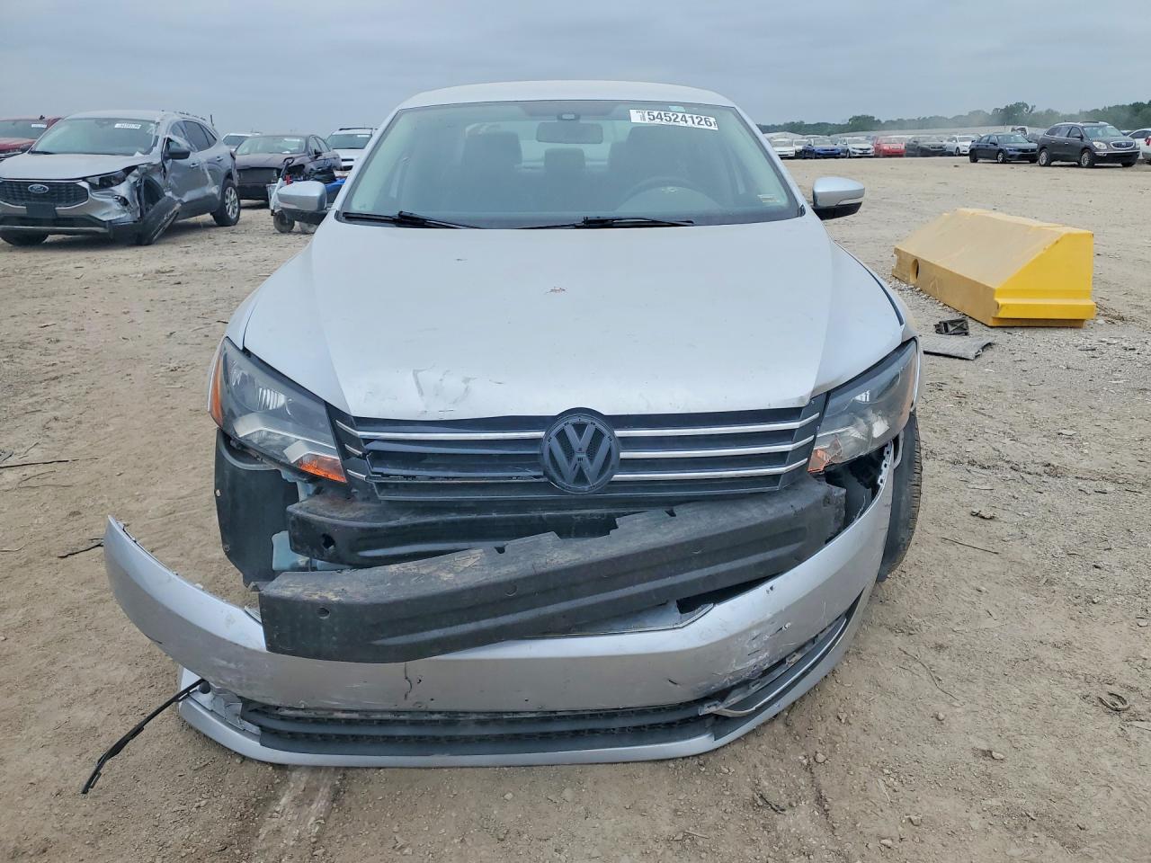 2015 VOLKSWAGEN PASSAT S photo 9