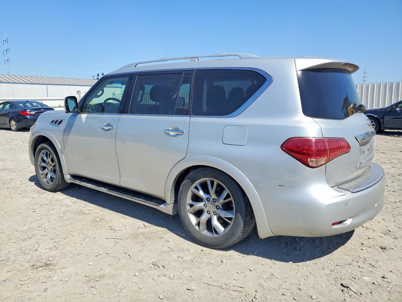 2012 INFINITI QX56 BASE photo 2