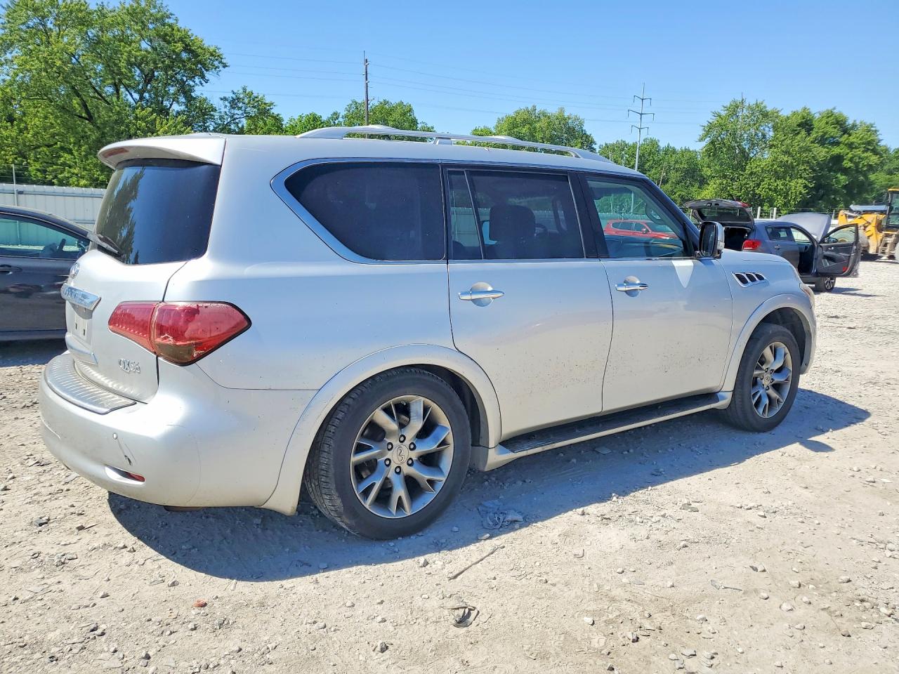 2012 INFINITI QX56 BASE photo 3
