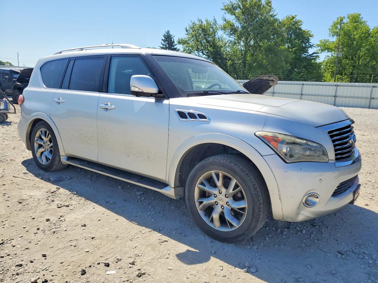 2012 INFINITI QX56 BASE photo 4