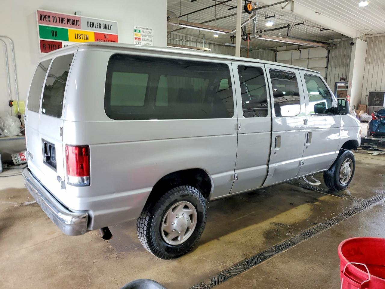 2006 FORD ECONOLINE E350 SUPER DUTY WAGON photo 5