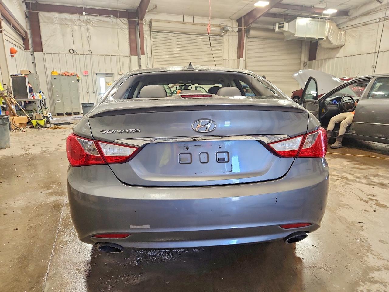 2013 HYUNDAI SONATA SE photo 11