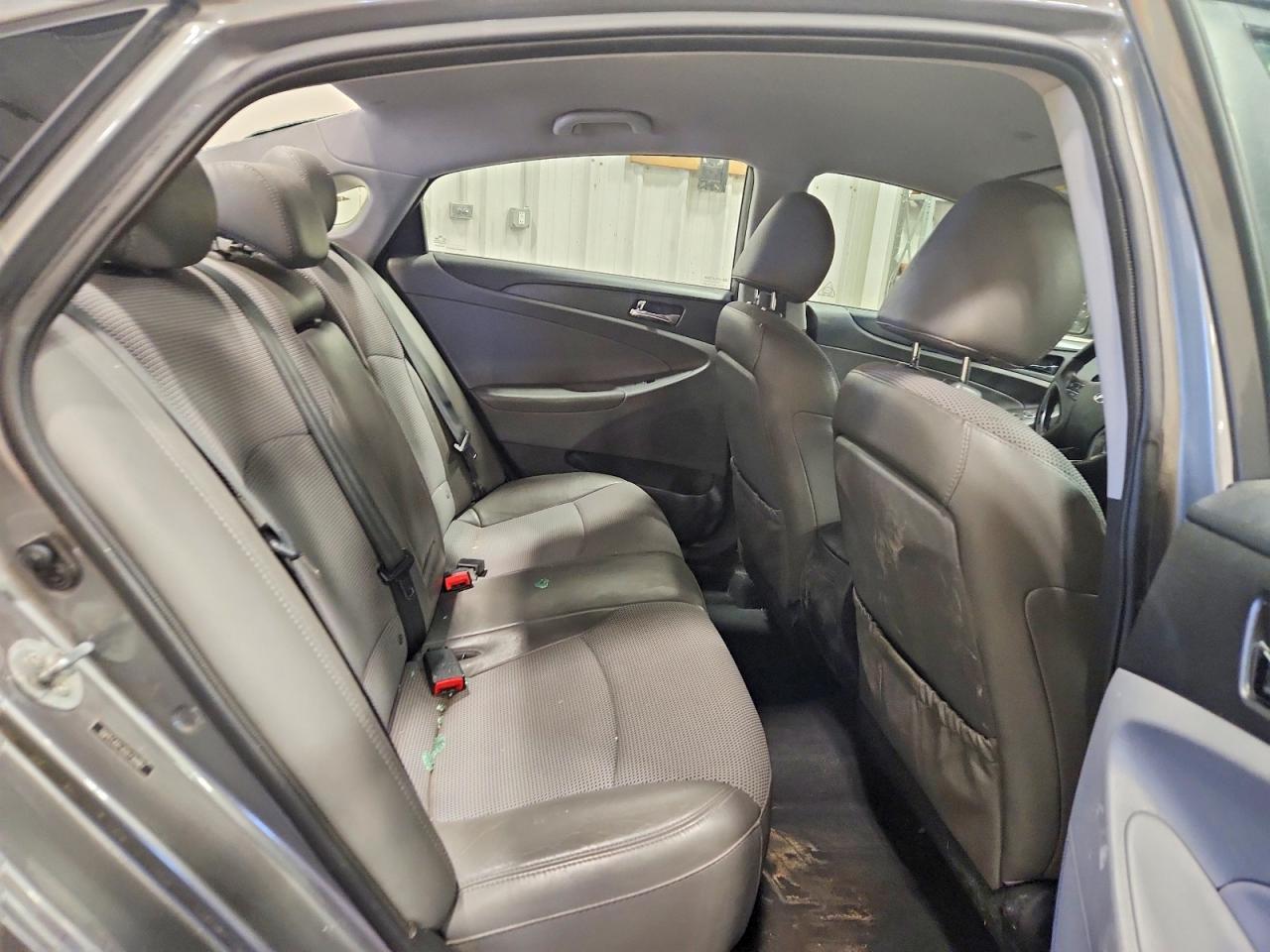 2013 HYUNDAI SONATA SE photo 19
