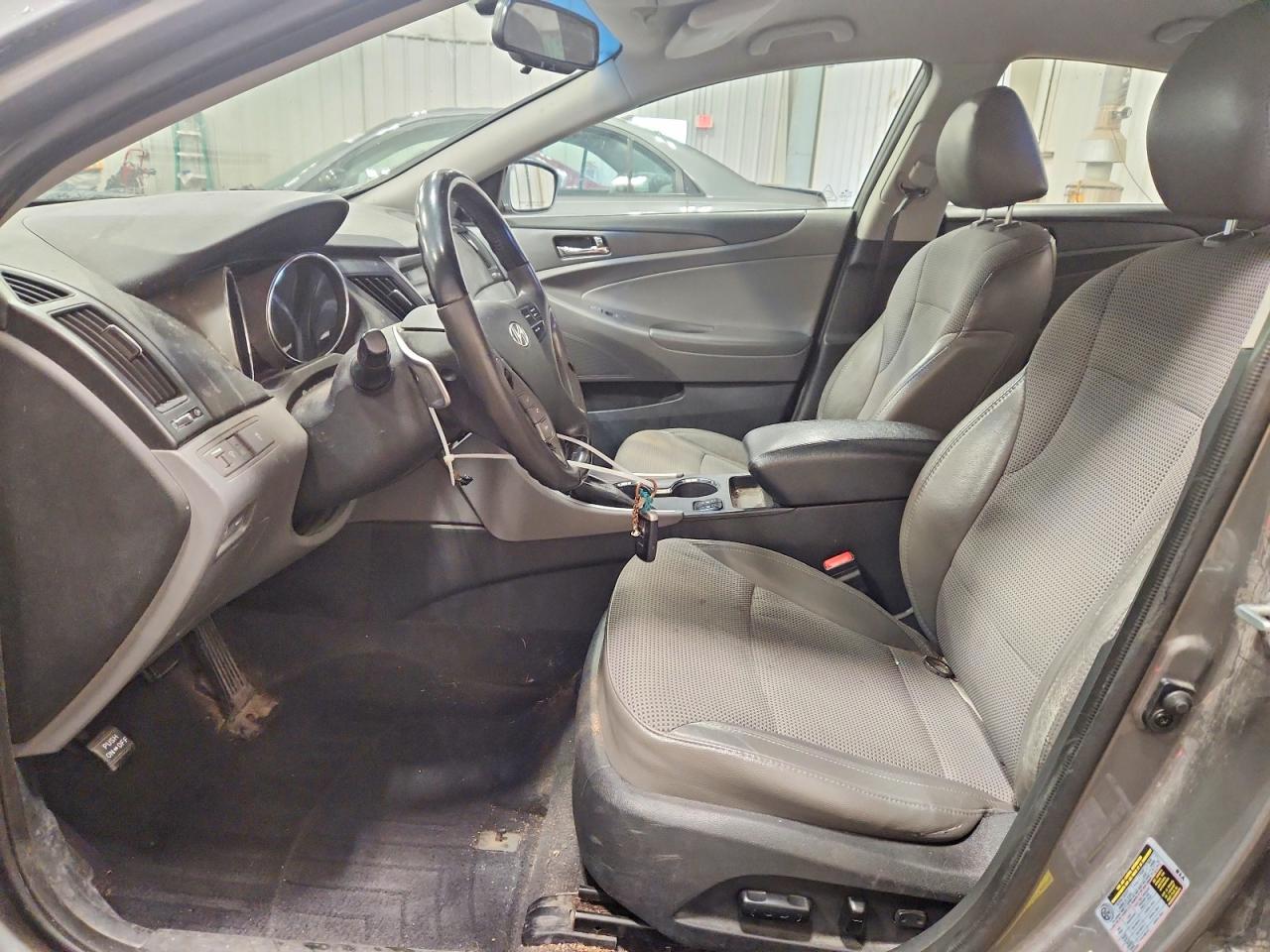 2013 HYUNDAI SONATA SE photo 13