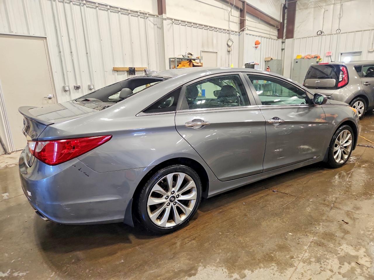 2013 HYUNDAI SONATA SE photo 5
