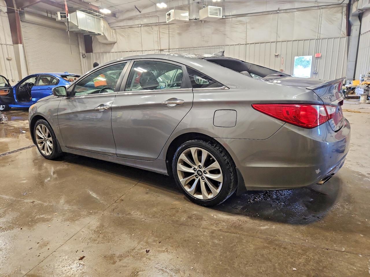2013 HYUNDAI SONATA SE photo 3