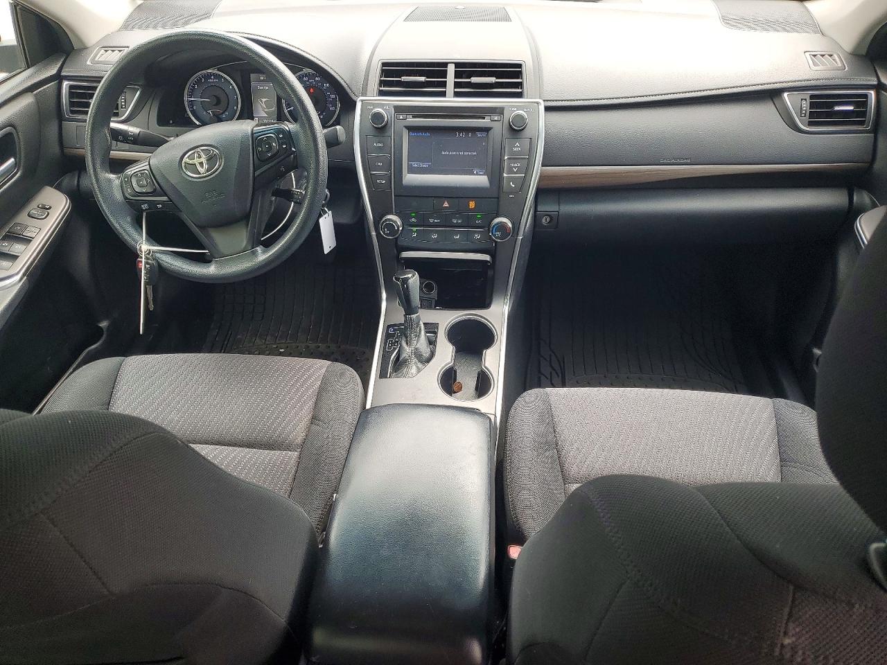 2016 TOYOTA CAMRY LE photo 15