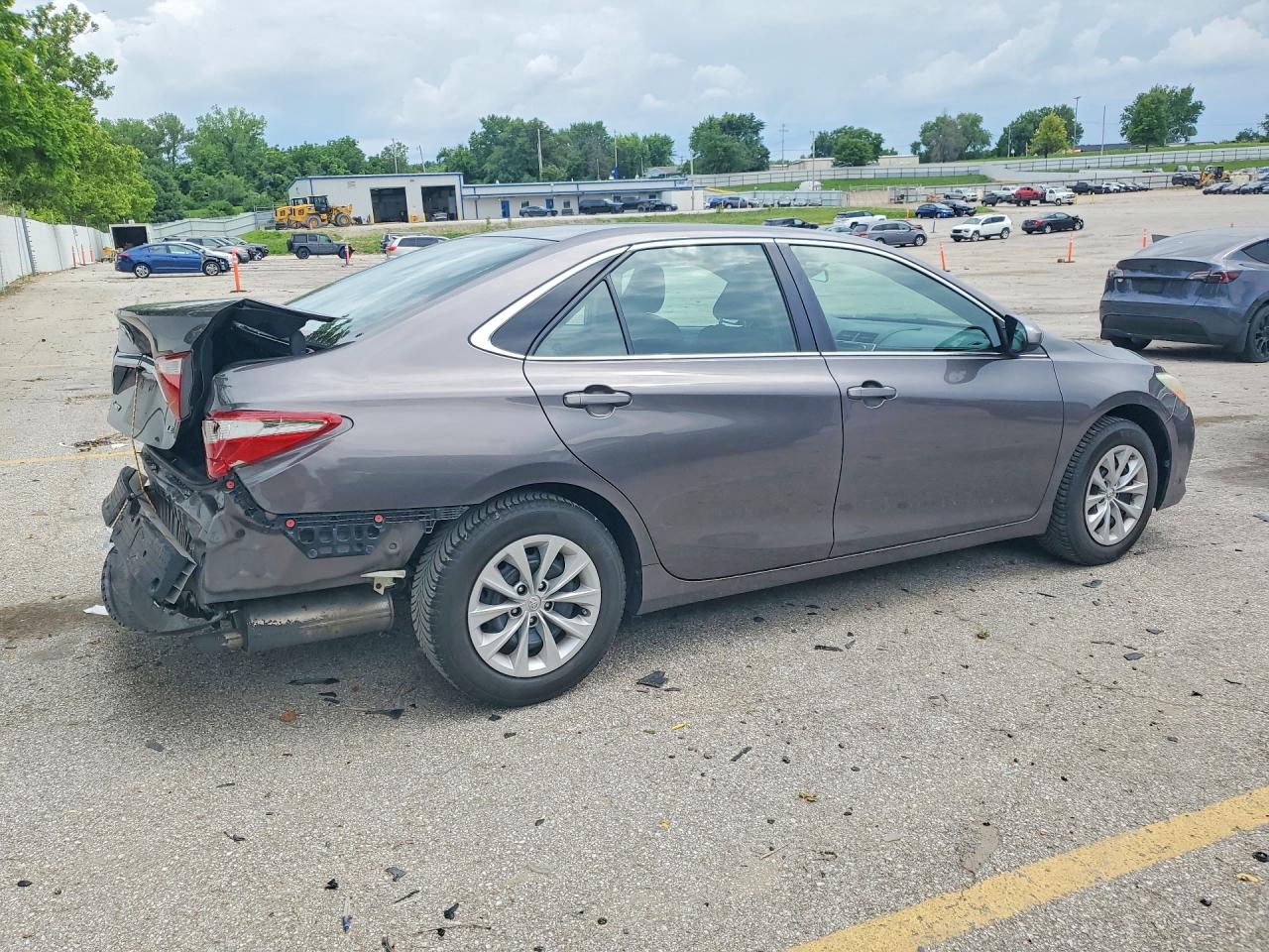 2016 TOYOTA CAMRY LE photo 5