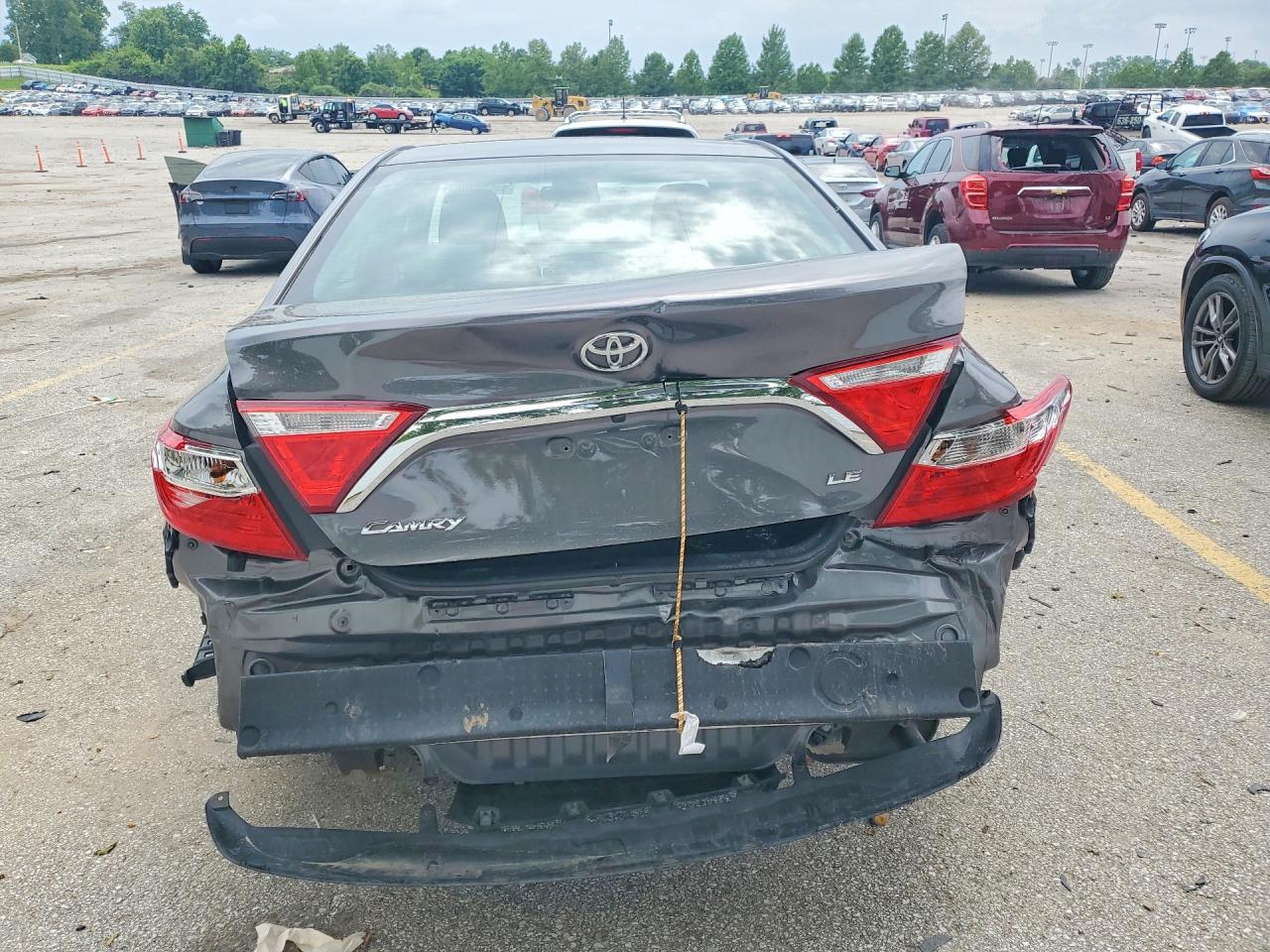 2016 TOYOTA CAMRY LE photo 11