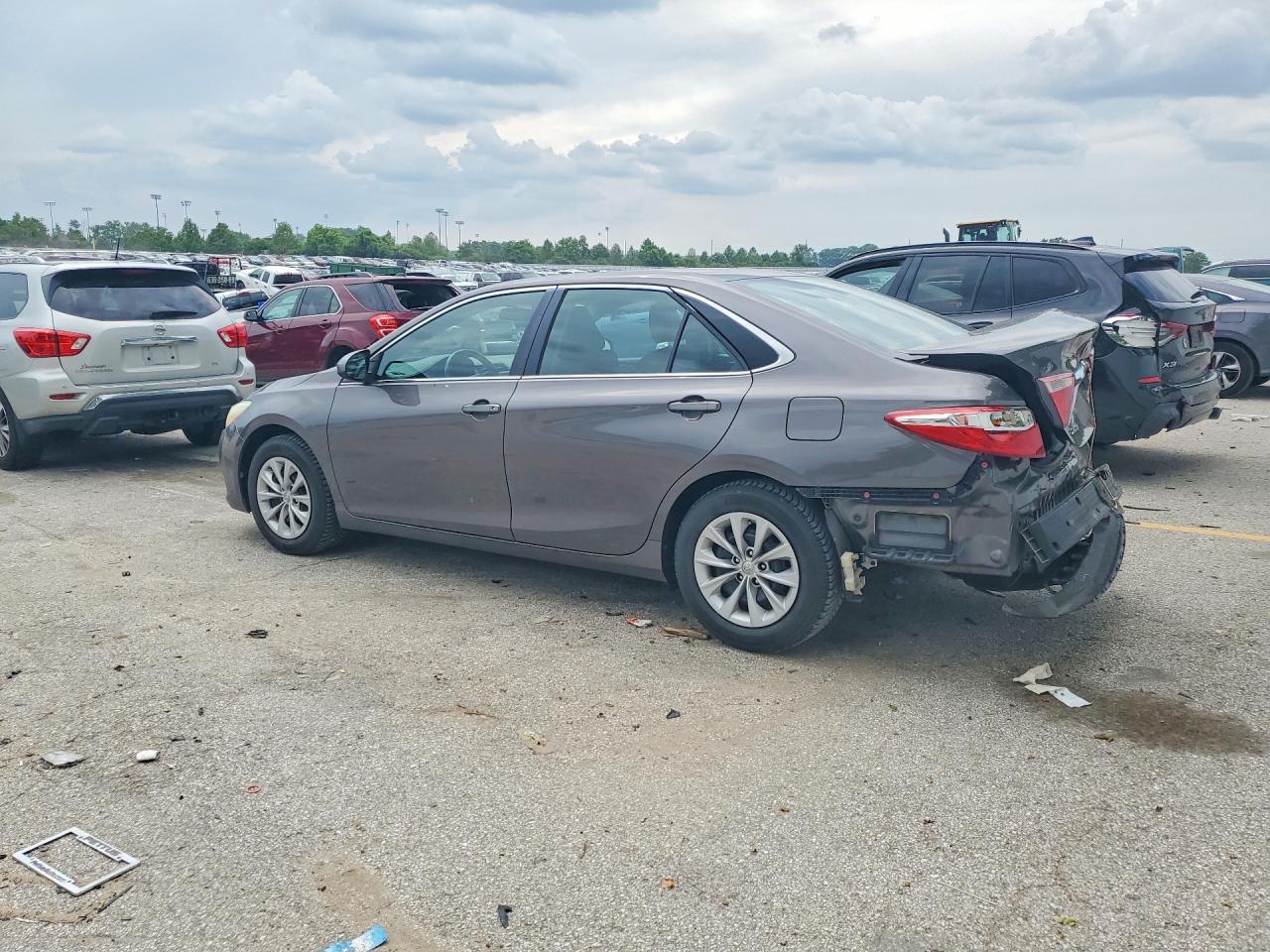 2016 TOYOTA CAMRY LE photo 3