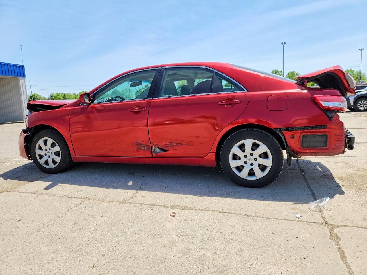 2010 TOYOTA CAMRY LE photo 4
