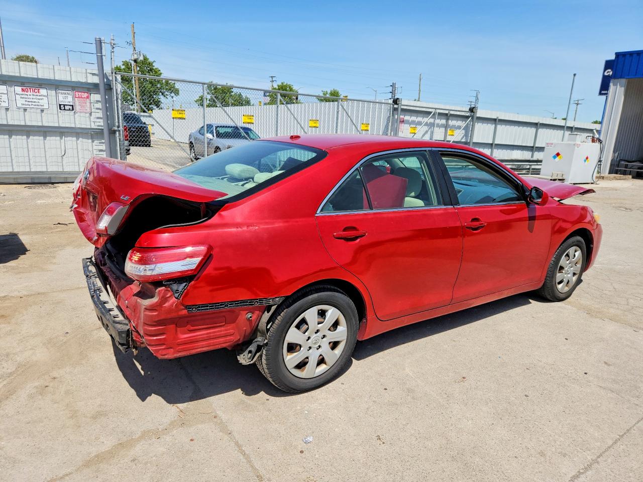 2010 TOYOTA CAMRY LE photo 7
