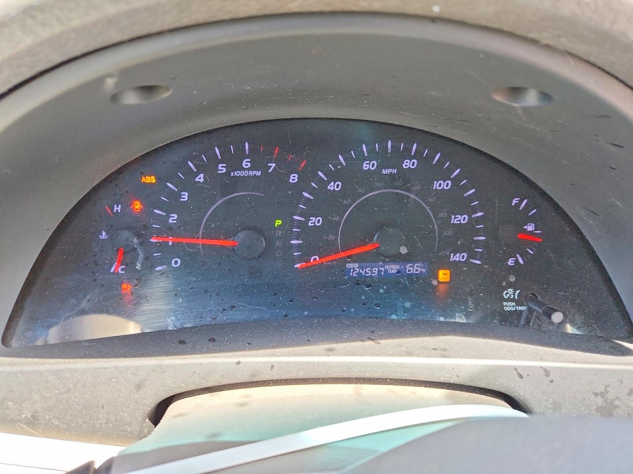2010 TOYOTA CAMRY LE photo 25