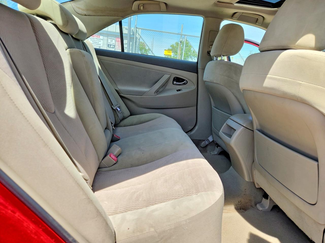 2010 TOYOTA CAMRY LE photo 28