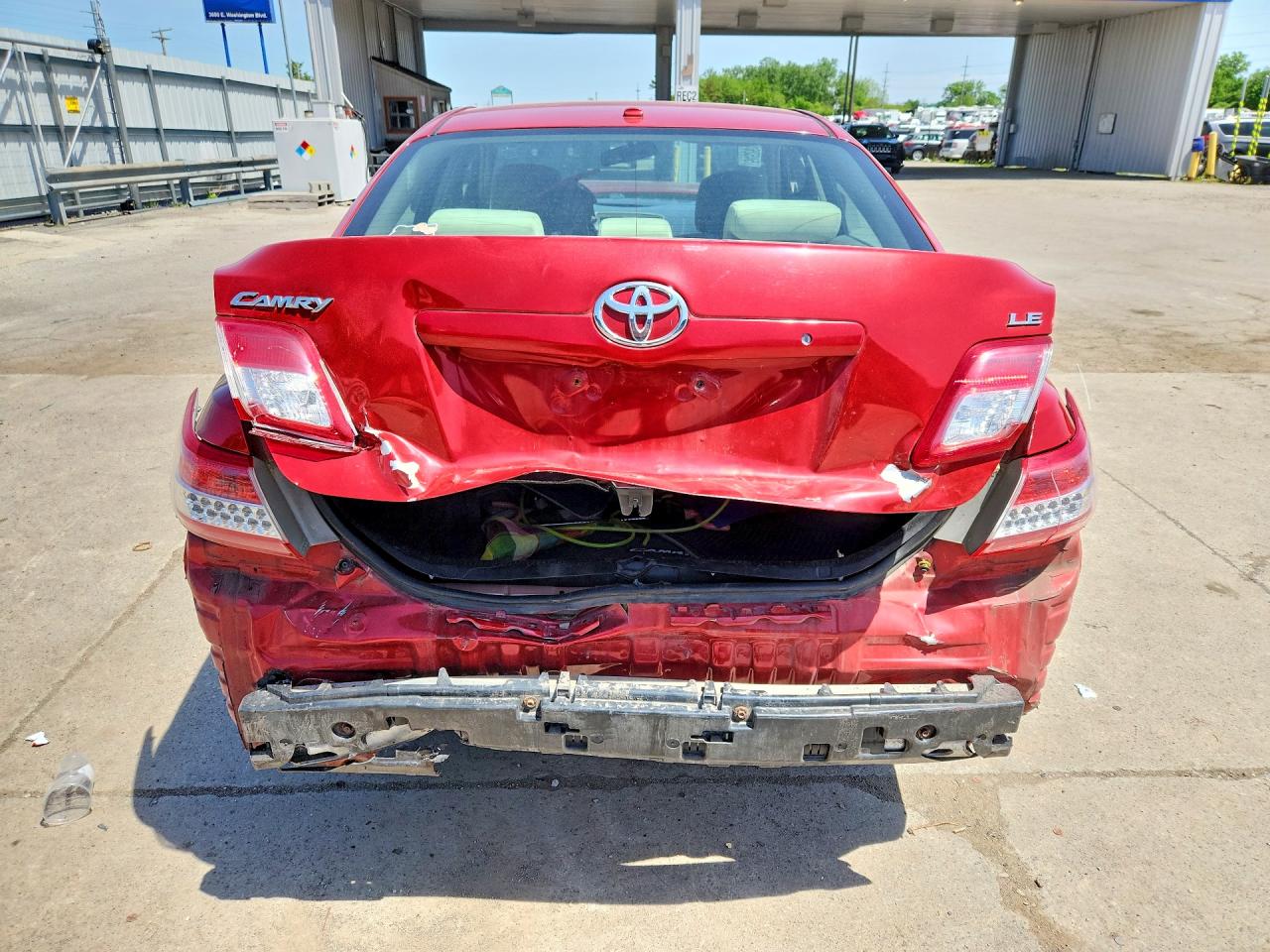 2010 TOYOTA CAMRY LE photo 16
